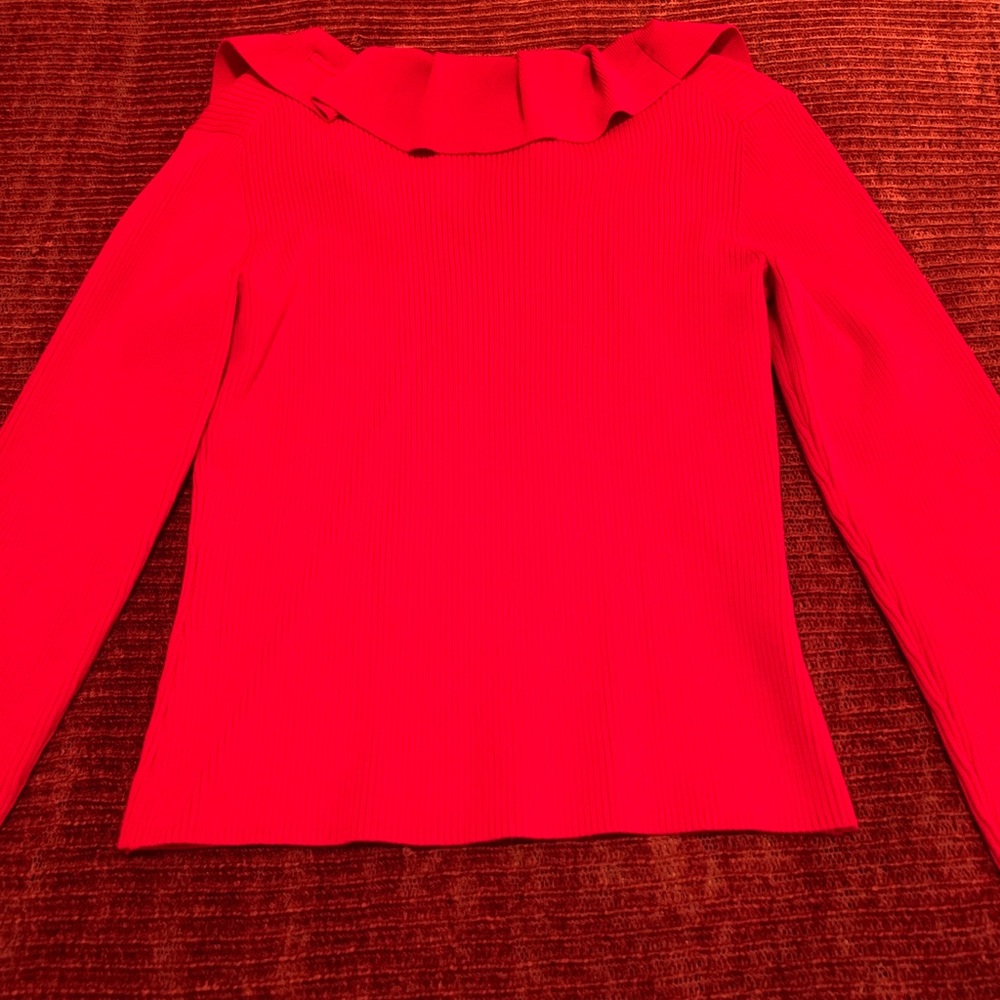Red Long-Sleeve Ruffled Crop Top (Ribbed) - Picture 13 of 14